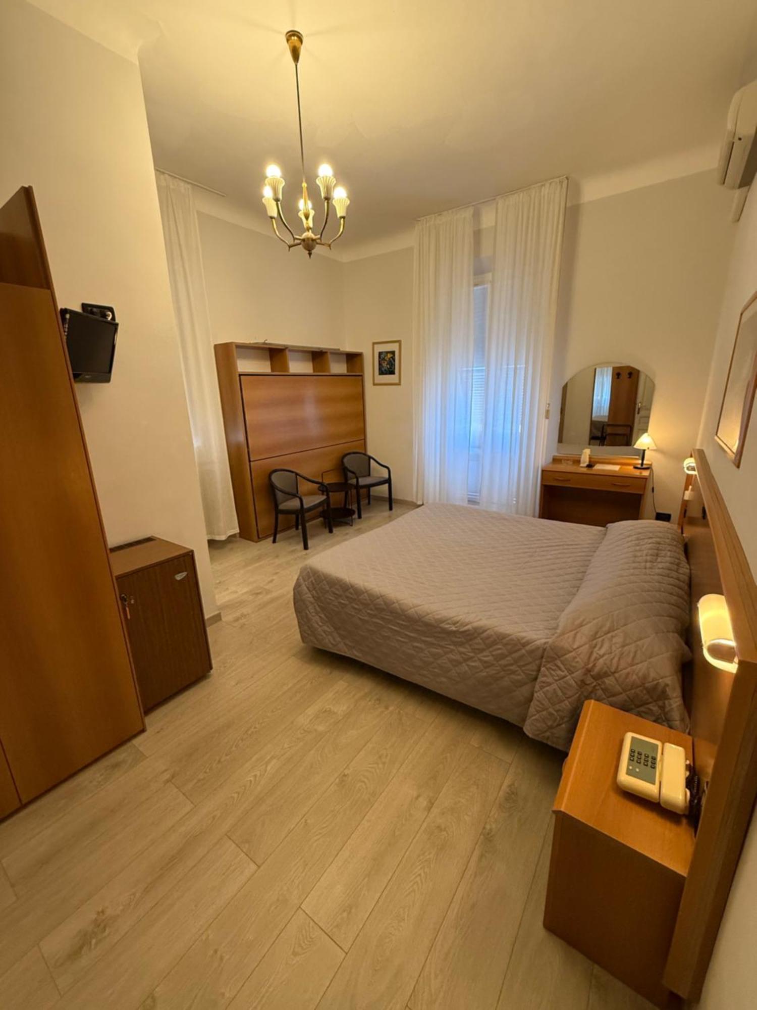 Hotel Fiorenza & Banksia Meuble 알라시오 외부 사진